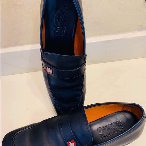 Ferragamo: moccasin gancini with ornament.